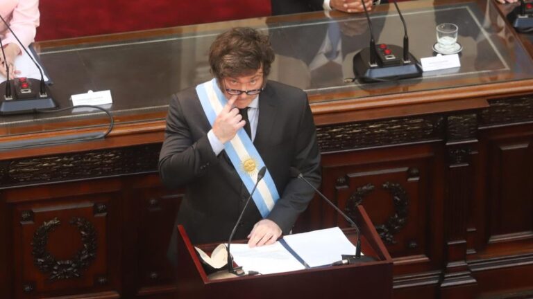 El Congreso le da oxígeno a Milei, mientras el PJ fuerza unidad y mira estrategia electoral