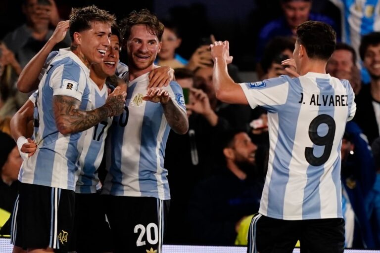 Cuando bailar a Brasil parece fácil: la selección de todos los tiempos se ríe de los límites