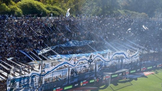 Gimnasia, en llamas: Tras el 0-3 con River los hinchas «se acordaron» del presidente Mariano Cowen