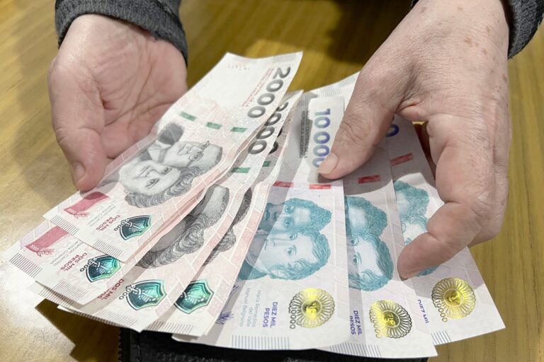 El Gobierno convocó al Consejo del Salario Mínimo Vital y Móvil a actualizar los montos