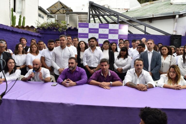 Los libertarios denuncian que en Jujuy les armaron boletas iguales y hasta con la cara de Milei