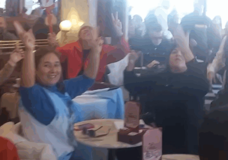 Escracharon a Mercedes Ninci en el Pertutti de Plaza de Mayo, al grito de «gorila» y «ensobrada»