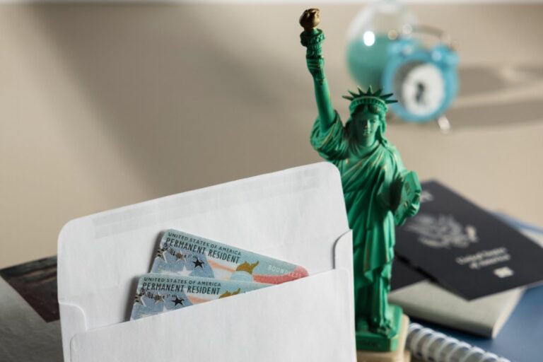 Cuánto tiempo tengo que esperar para obtener la green card en EE.UU. en 2025