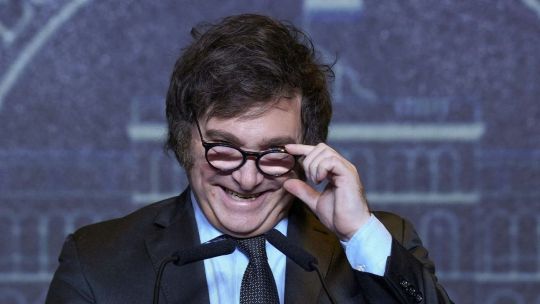 Simonetta: El Gobierno está entre la economía y la política
