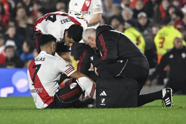 Salas sufrió un esguince de rodilla