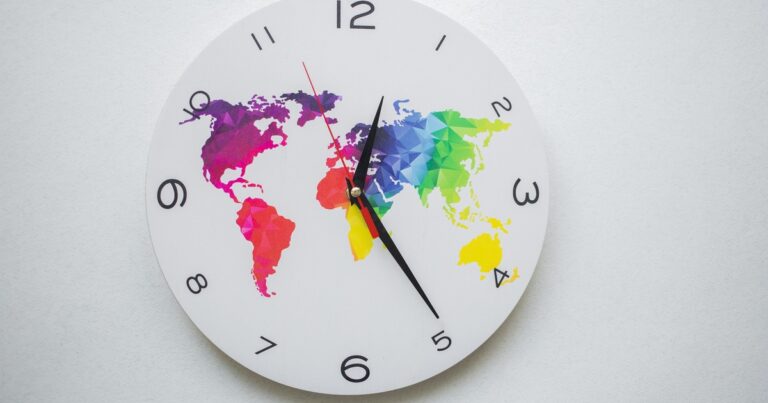 Cambio de hora: las razones por las que en Argentina los relojes marcan que es verano todo el año