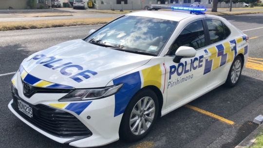 Detuvieron a una mujer en Nueva Zelanda tras hallar a una nena de dos años dentro de su valija