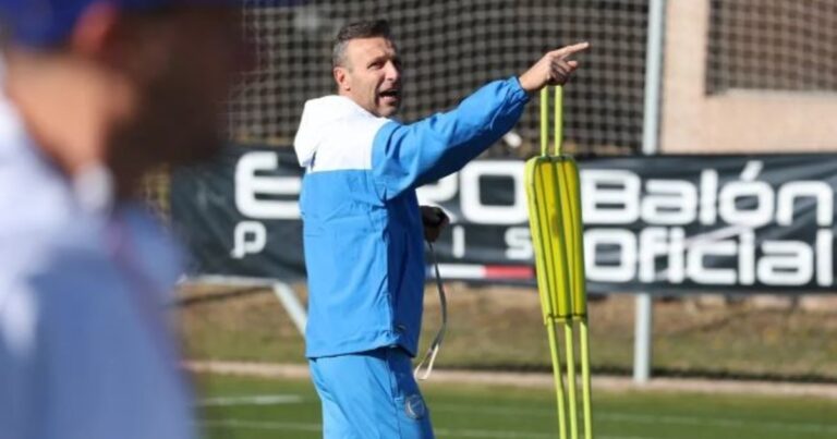 Tino Ribonetto pasa la escoba para su debut en Godoy Cruz ante Atlético Mineiro