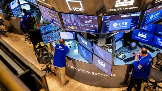 Wall Street cae y las tasas de los bonos suben tras la sorpresa en un dato de inflación