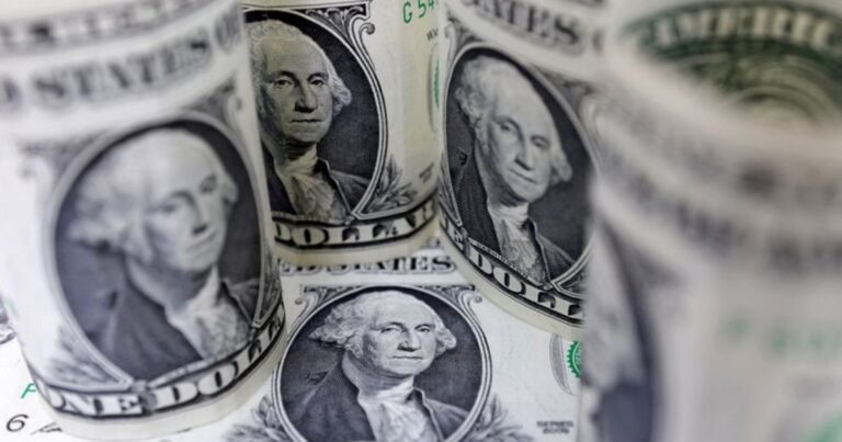 Con menos oferta y más demanda, el dólar subió otros 10 pesos y cerró la semana en $ 1.335