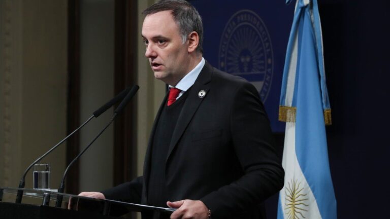 Manuel Adorni, tras los incidentes en Lomas de Zamora: «La marcha hacia la libertad es irrefrenable»