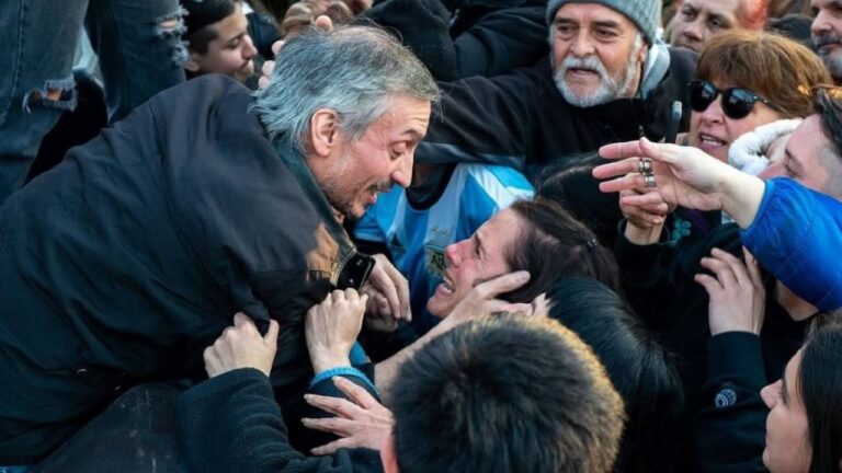 Máximo Kirchner agita la previa electoral con una imagen de Cristina y el Indio