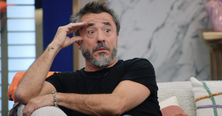 Pablo Granados, primero la familia, después la música y el humor y atrás viene la TV: «La gente no vive alrededor de la tele»