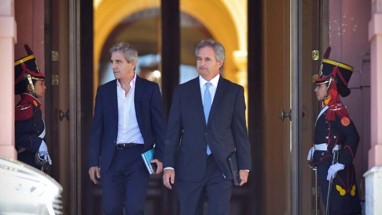 Cuál es el plan del Gobierno si Luis Caputo se queda sin dólares para vender después de la elección