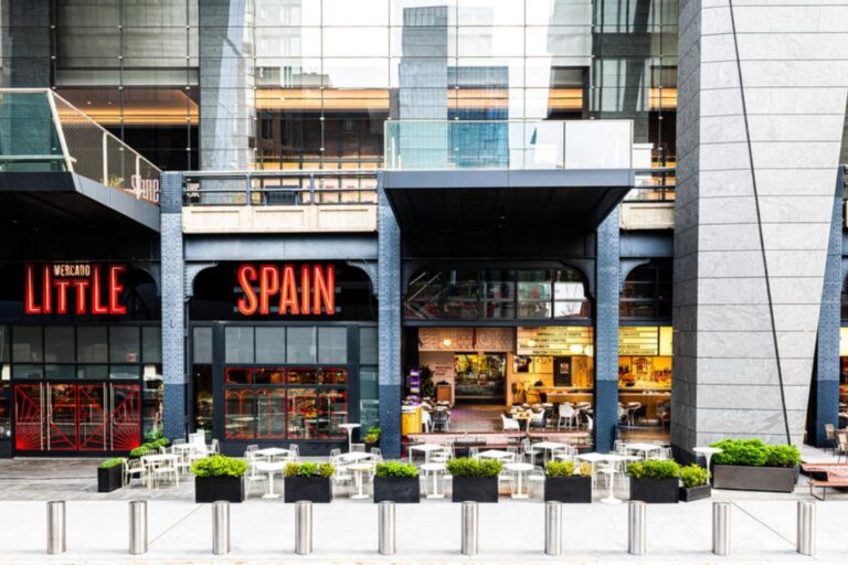 Little Spain, el mercado donde todos hablan español en pleno Nueva York