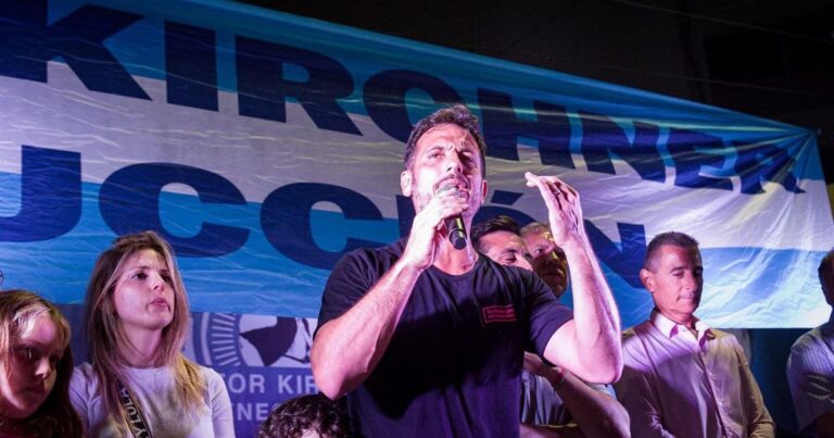 «Toto, yo te conozco»: la chicana del intendente camporista de Lanús al ministro de Economía por la tasa municipal sobre los hipermercados