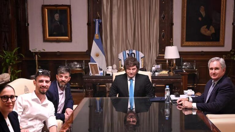 Javier Milei recibió en Casa Rosada a dos de los argentinos que fueron rehenes de Hamas