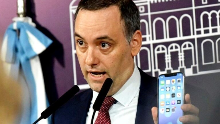 Manuel Adorni confirmó el arancel cero para importación de celulares y prometió «mejores precios para todos»