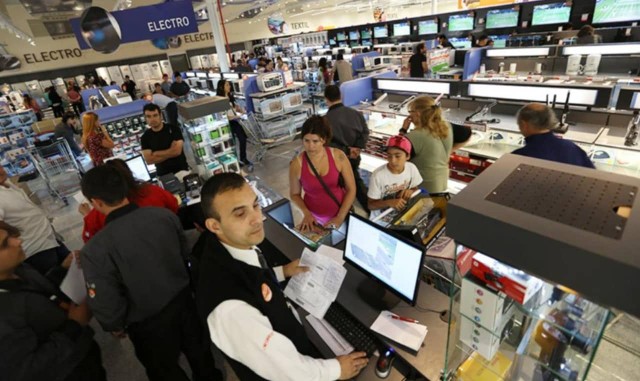 Cuánto gana un cajero de Coto y Carrefour en febrero 2026