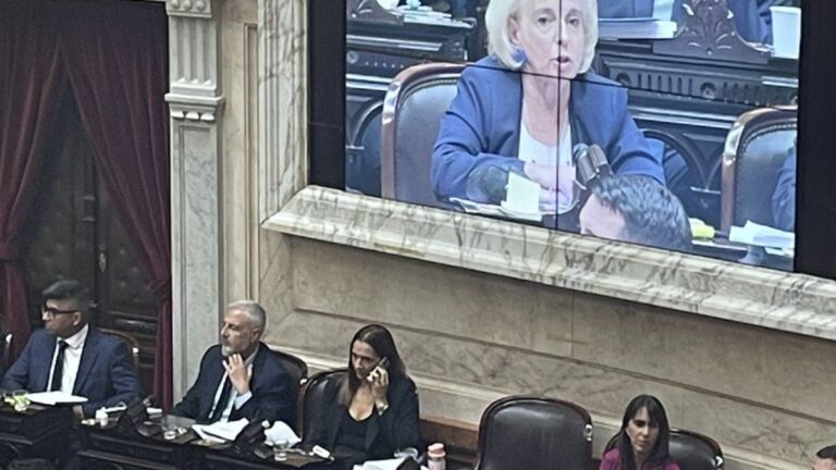 Escándalo en Diputados: la sesión por la Reforma Laboral casi se cae por el «faltazo» libertario para cenar