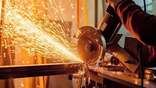 Crisis industrial: en Santa Fe cerraron 292 empresas y se perdieron 7.700 empleos en la era Milei